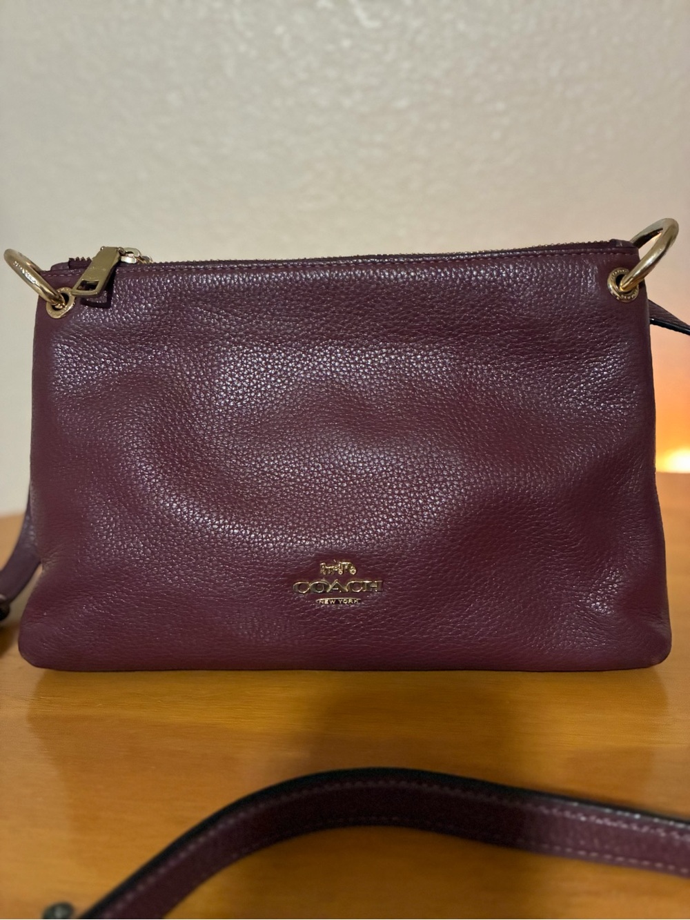 Coach Pebbled Leather Crossbody Bag in Plum Wine k1979-F76645 authentic
